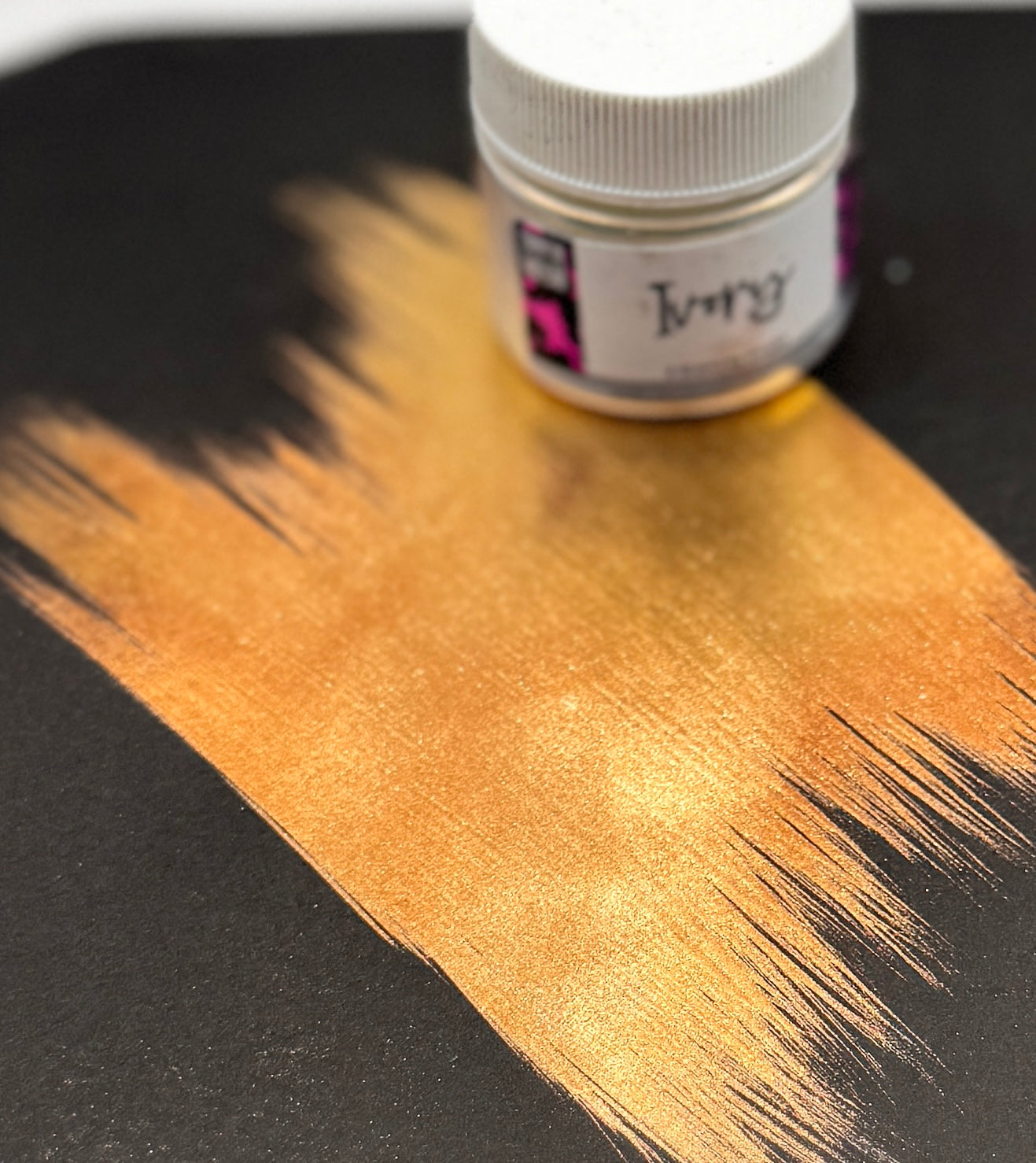 Ivory // Chrome Aurora Chameleon Pigment 2g