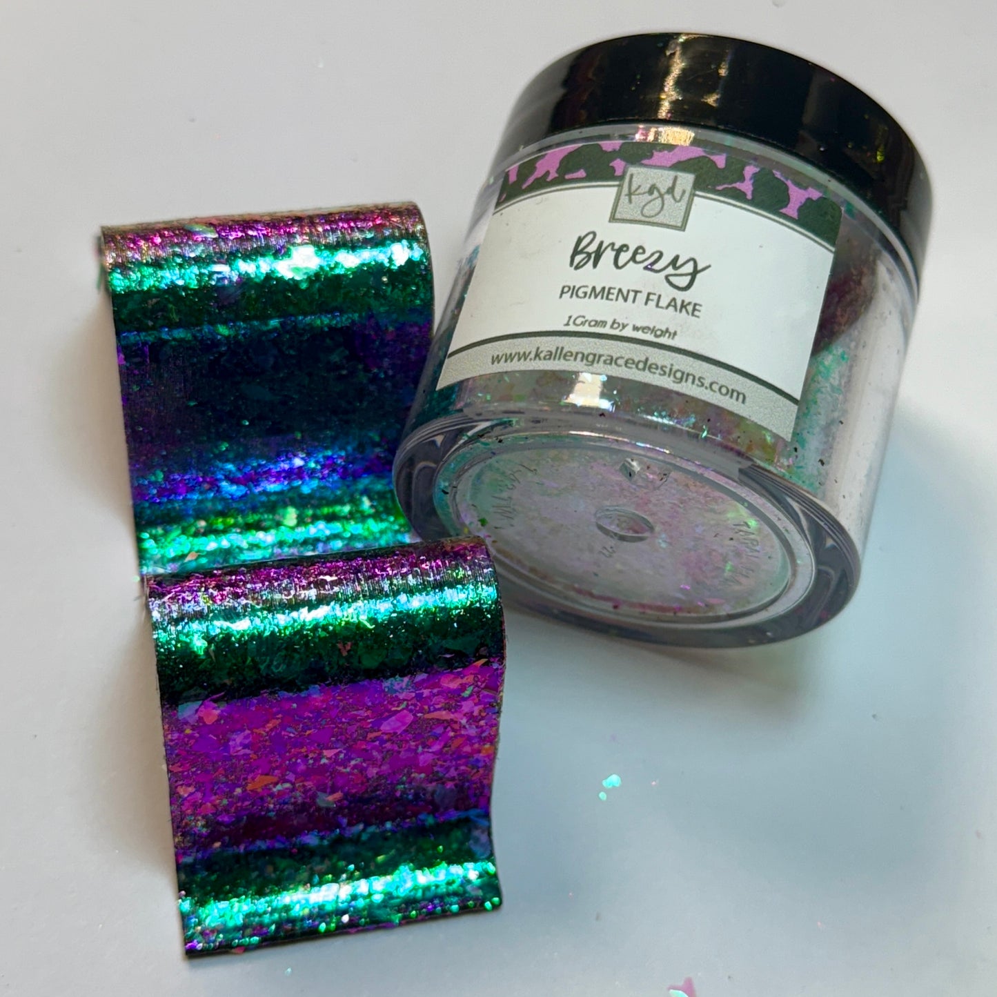 Breezy {1g Chameleon Flake}