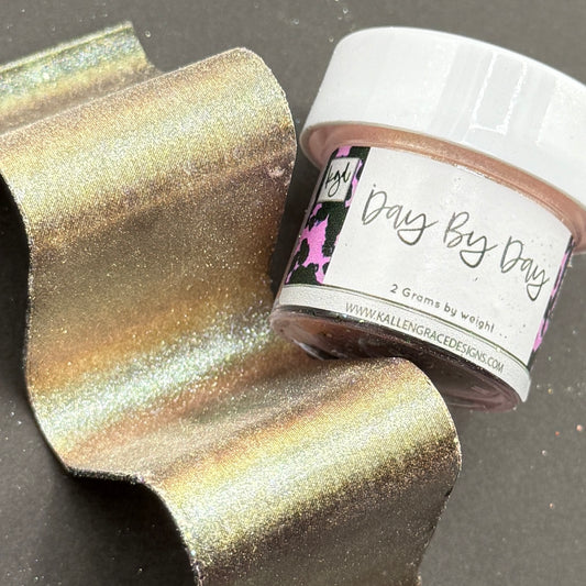 Day By Day // 2g Chrome Chameleon Pigment