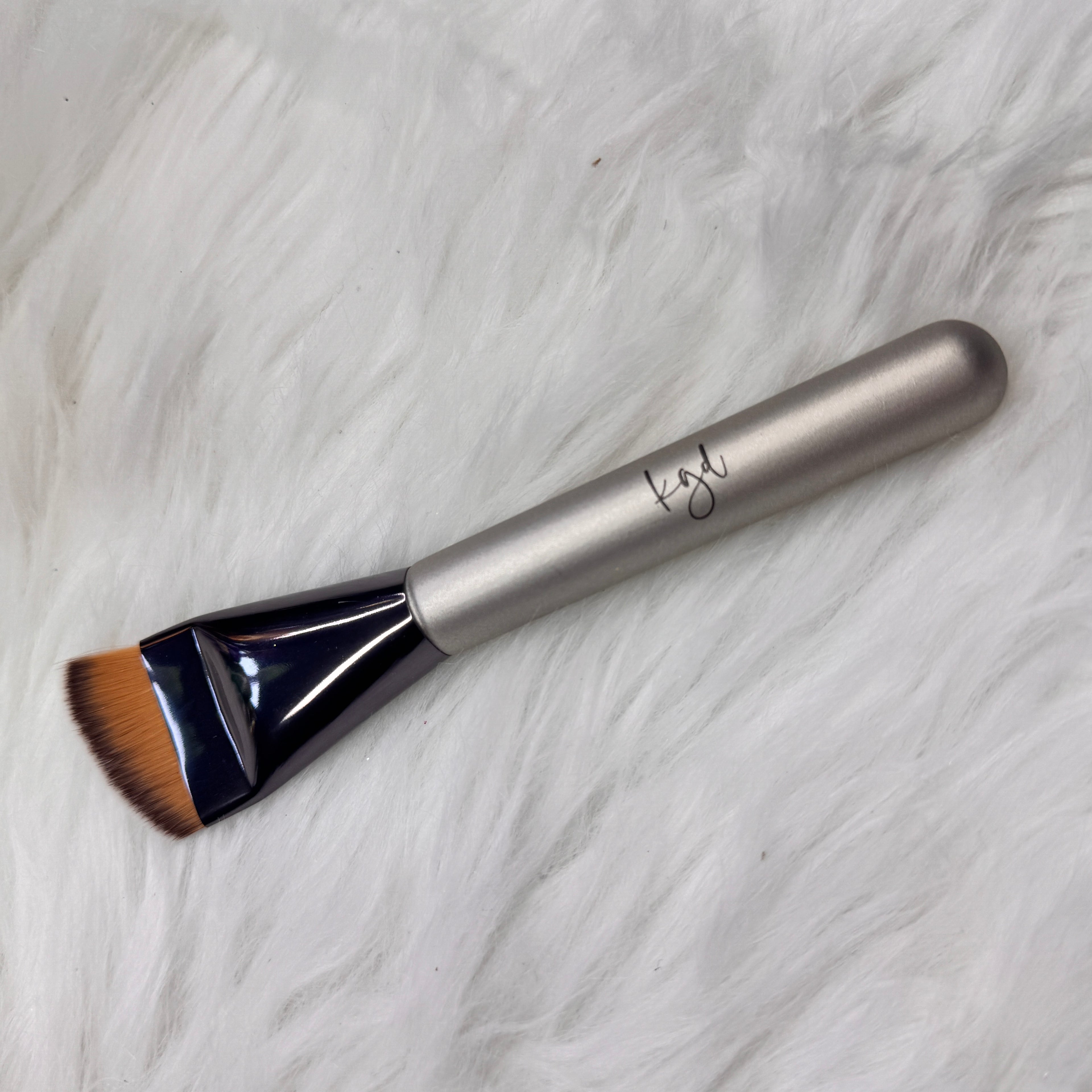 Angled Adhesive Brush {Adhesive brush}u