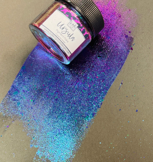 Ursula // Pigment Flake
