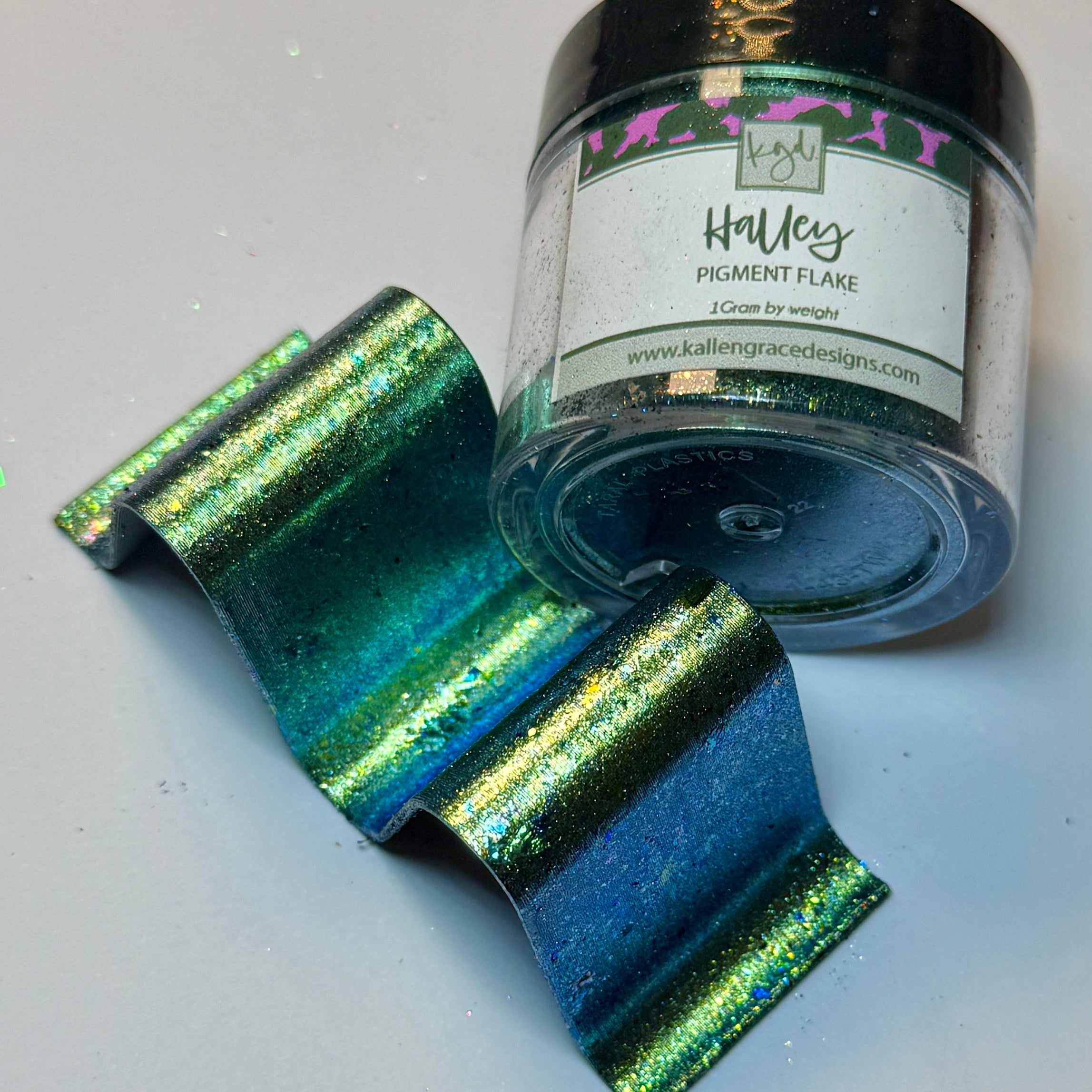 Halley {Chameleon Flake}