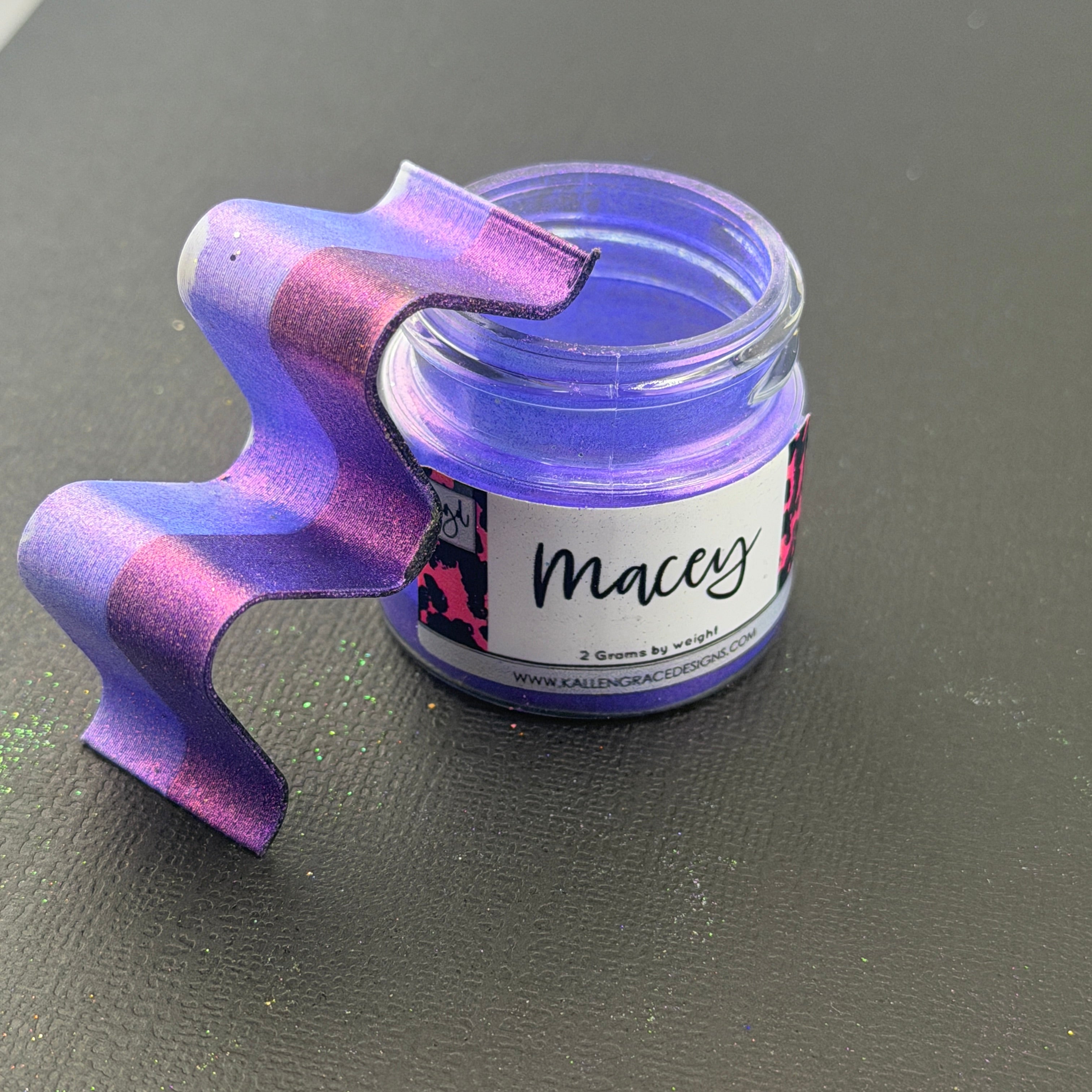 Macey // Pigment 2G