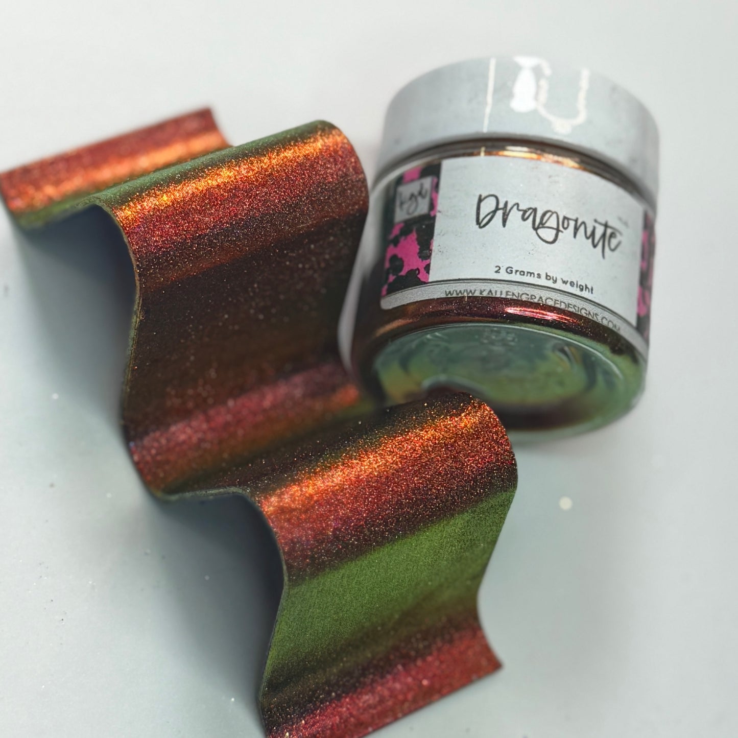 Dragonite  // 2g Hypershift Holographic Pigment