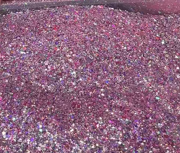 Holo Back Girl {VAULT FRIDAY MIX {8/21}