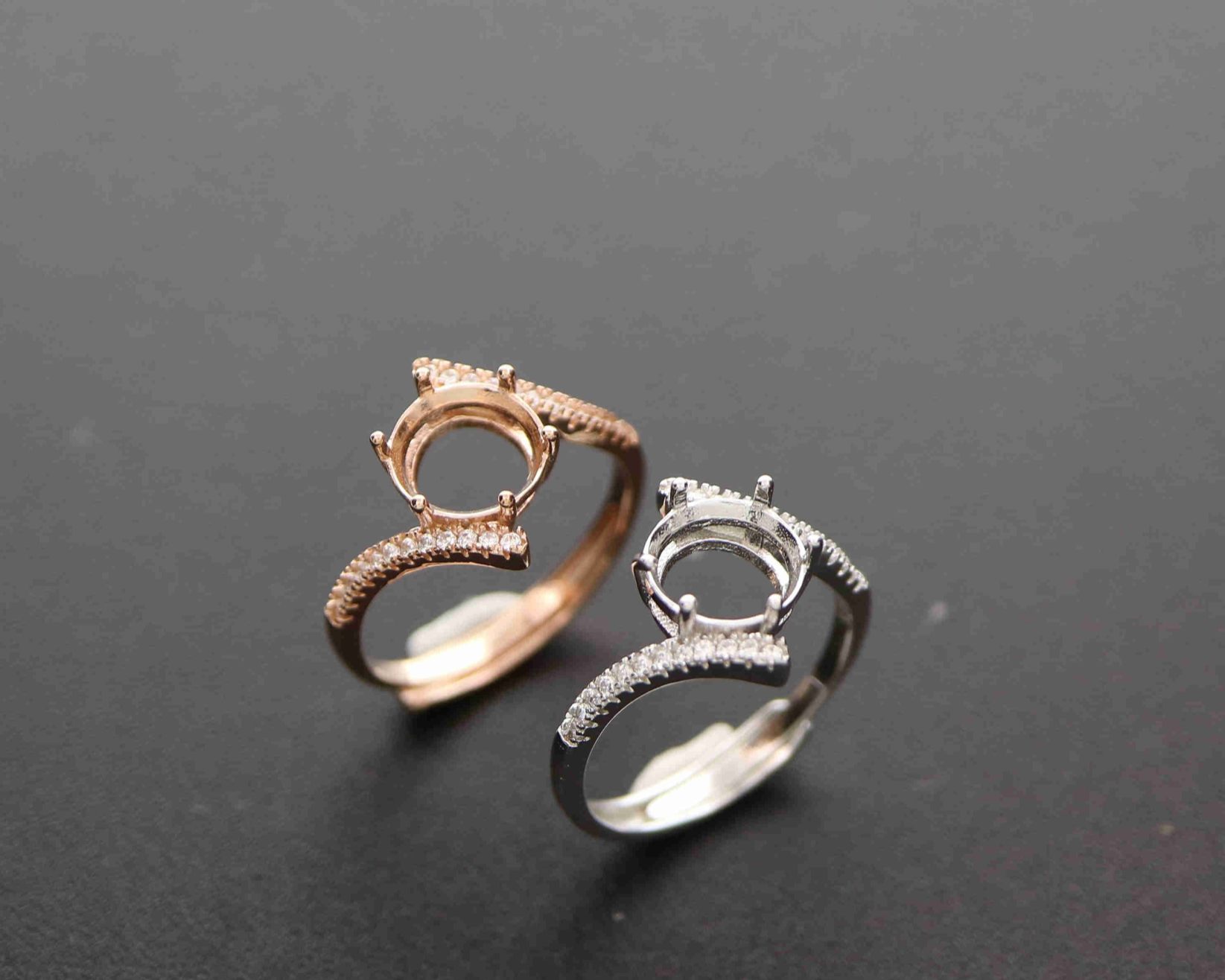 {MTO} Infinity Keepsake Ring w/ Cubic Zirconia 8MM Round