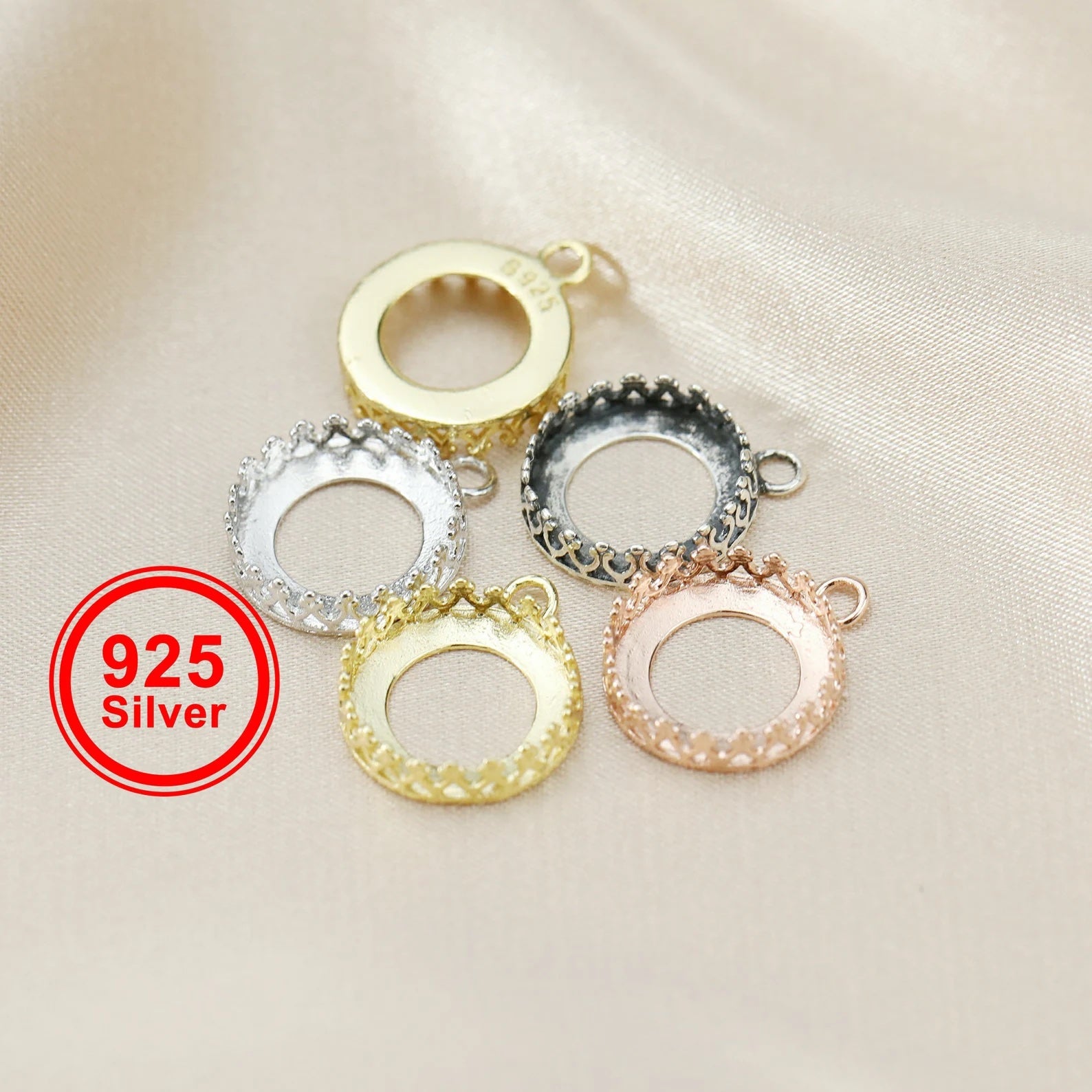 {MTO} Round Crown Keepsake Necklace